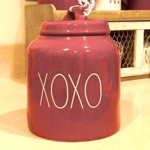 Rae Dunn XOXO Valentines canister 8 1/2x6